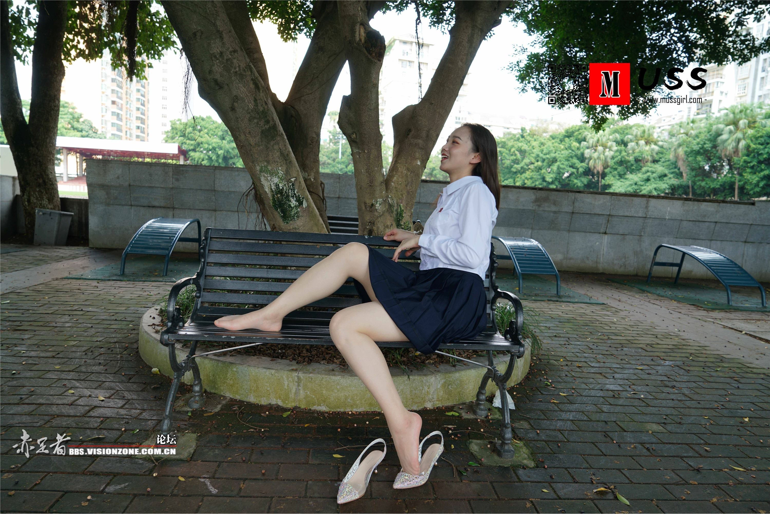 MussGirl慕丝女郎  NO.073 美女老师红红的超薄丝袜嫩足